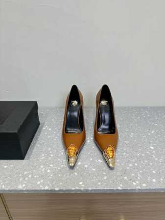 Saint Laurent 圣罗兰 25ss春夏新品 宝石尖头高跟鞋 凉鞋 单鞋 优雅大气高跟 淡淡的夏日里怎么少得了一双仙 各种小搭配起来 完全不挑脚型哦 通 - 点击图像关闭