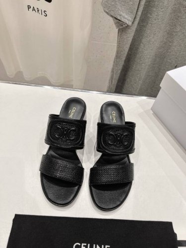 高版本出厂 2025Ss初夏最新赛琳复古时髦罗马高跟拖鞋 New Celine*思琳 拖鞋 各大网红同款的凯旋门凉鞋经典又百搭 种草推荐夏天搭配袜子 简直绝绝子