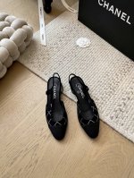 Chanel 新版面slingback后空凉鞋！顶级版本！整个系列都有出经典系列不用多说！要高货的找我进口混种羊皮面材质 进口混种羊皮意大利进口牛皮鞋底！跟高：