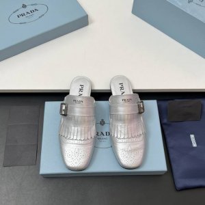 工厂价 顶级品质！Prada 25ss 普拉达走秀款复古布洛克雕花皮鞋系列25年专柜走秀款 复古感时髦满满 随意百搭 时尚休闲 独到味道 轻松驾驭 休闲时髦 两