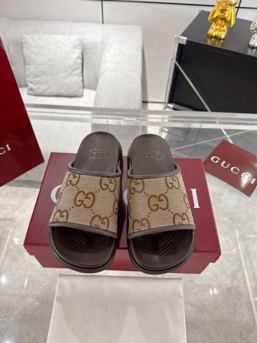 男款 Gucci男款厚底凉拖鞋 顶级版 春夏网红必备拖鞋 Yp一比一还原 所有细节 材质 舒适度 全部跟原版一样了 复刻度98% 底厚2.5Cm 码数男40 4