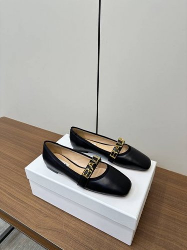 Bally 25早春新品时尚字母扣时尚平底单鞋 Bally2025春夏新款，时尚粗跟平底马丽珍logo 字母单鞋，走秀款芭蕾舞鞋款式新颖别致，采用方形头型设计