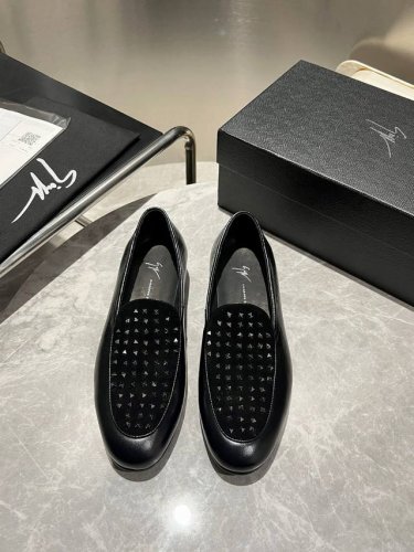 Giuseppe Zanotti 男士高端真皮大底经典男士商务皮鞋 进口原版牛皮 水染头层牛里 进口真皮大底 专业严谨工艺 注重细节 彰显尊贵绅士品味 size