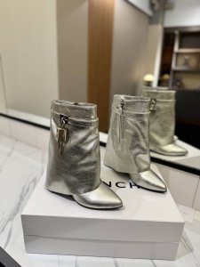 专柜正品级定制版本 GIVENCHY0 新款高跟层压皮皱长靴，市面最高版本 纪梵希 锁扣 皱漆款 风靡整个时尚圈 原版开发鞋型超级正 最高还原度鞋型 包裹性非常