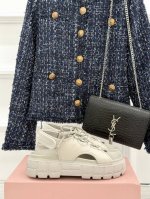 miu Miu 缪缪25S新品复古 厚底绑带帆布凉鞋 缪缪这一季也太少女 太好看了 简约的设计搭配做旧的风格真的很复古 3Cm增高 小个子穿起来也毫无压力 脚感