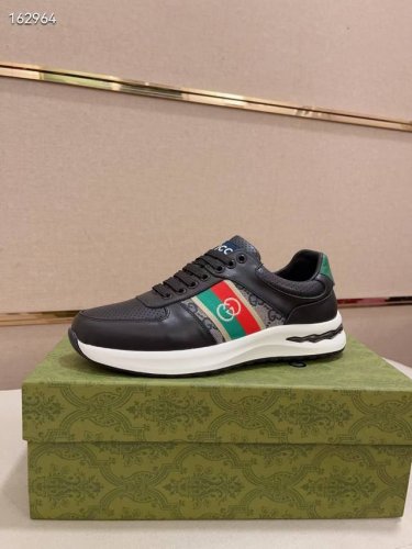 出厂价pp Gucci 新款原版复刻 休闲鞋 独家原版开模 鞋面采用原版牛皮 舒适的羊皮内里配古奇高级材料精制而成 原版专柜鞋底 穿着舒适 质量做工都无可挑剔