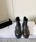 Dior迪奥秋冬走秀款套脚靴、超多明星网红种草、鞋面采用原版牛皮开边珠，原版定制靴筒，材质内里垫脚原版进口牛皮、意大利进口原版五金扣经过多重工序 用无可比拟的精