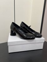 小众Khaite早春新品粗跟圆头玛丽珍鞋简易烫钻单鞋！ins蹿红的冷淡风网红款简单即是永恒 干净利落简约不失设计感的鞋型走路非常轻便舒适不累脚配裙装、酷装都百搭