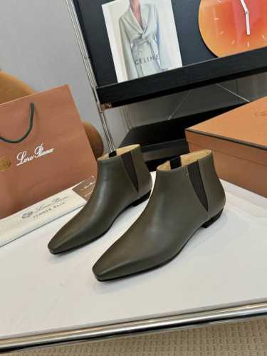 工廠價: 品 牌：Lo*ro Pia*na Loropiana LP诺悠翩雅24ss秋冬新款 Lakeside 牛皮切尔西短靴 这款短靴采用头层胎牛皮制成，十分