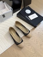 chanel 25S新色编织芭蕾舞鞋 原版1:1复刻 经典中的经典 无论搭配裤装还是裙装都是完美 小圆头的设计很好的修饰脚型 ，小仙女们必备！ 跟高：2.5Cm