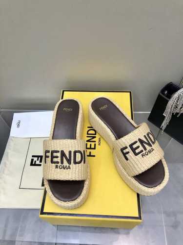 2025- Fendi 芬迪 2025 Fd最新款春夏最新爆款走秀款刺绣Logo拖鞋系列 原版1:1开发，首款带Ff Baguette装饰性搭扣新鲜血液注入加F