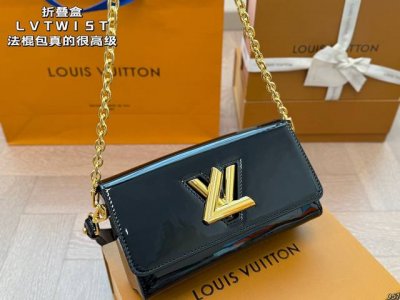折叠盒 Lv Twist法棍包 真的很高级 日常通勤简直绝配 又酷又飒低调的奢华 可盐可甜 极致美感 绝美女孩就是你 尺寸： 23 12