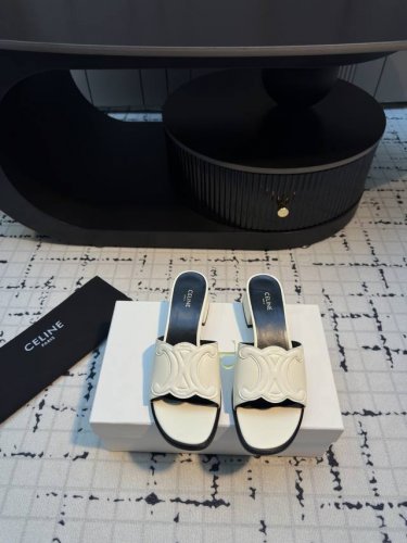 celine 赛琳早春新款春夏新品凯旋门罗马粗跟拖鞋 非常高级的一款凯旋门设计极具品牌辨识度 超级好看百搭 好少女 鞋面 进口漆皮 内里 进口山羊皮 大底 进口