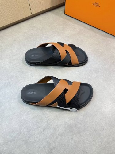Hermes 爱马仕 -高端品质 原单休闲凉拖鞋 -鞋面：进口纳帕小牛皮、品牌高丝光织带、编织工艺 -内里：水染牛皮 -大底：超轻Tpr橡胶 真皮包Tpu水台；