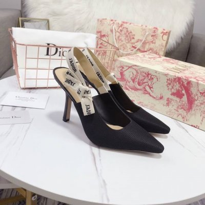 p直销 女鞋 女装 女鞋工厂P Dior 迪奥 爆款凉鞋上新 年度最火各大网络红人，明星同款 。面料采用进口；小牛漆皮 特殊材质 ，内里，垫脚采用小牛皮内里 。