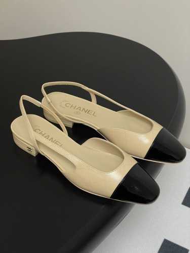 Logo滴胶 25Fw新款Chanel小香最新滴胶后空Sling-Back凉鞋平底 粗跟 sling-Back于1957年问世,之后Two-Tone设计成为Ch