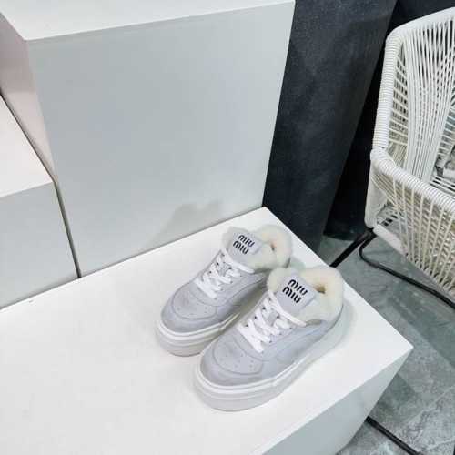 高品质出厂 ！顶级品质miumiu24ss秋冬新款小白鞋！来感受财阀千金的miumiu毛毛小脏鞋休闲鞋！ 新款保暖羊毛休闲鞋板鞋！一眼看中的毛绒绒复古小白鞋 奶