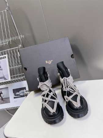 Rickowens 欧文斯x Dr.Martens联名款 绑带厚底增高马丁靴 全黑look暗黑系是真的又帅又高级 这双 Rick Owens的马丁靴真的超级好看 - 点击图像关闭