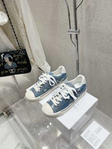 MaisonMargiela MM6 马吉拉 破旧风德训鞋 休闲运动鞋 原版购入开发 做货 鬼才设计师品牌，一个轻奢品牌 这一款德国训练鞋延续了经典的T形真皮拼