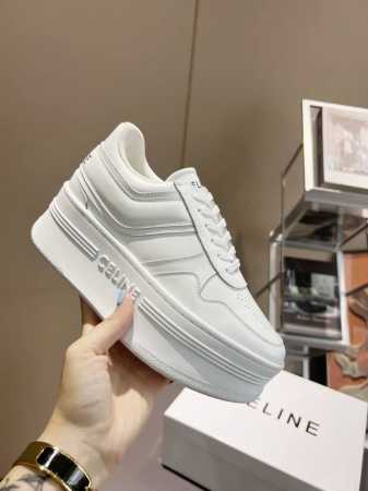 340 Celine Ss 厚底小白鞋 这款Celine春夏的新品，非常百搭的绝对不会出错的一款，特别是在搭比较长的阔腿裤牛仔裤时效果非常好，可以很好的拉长比例 - 点击图像关闭