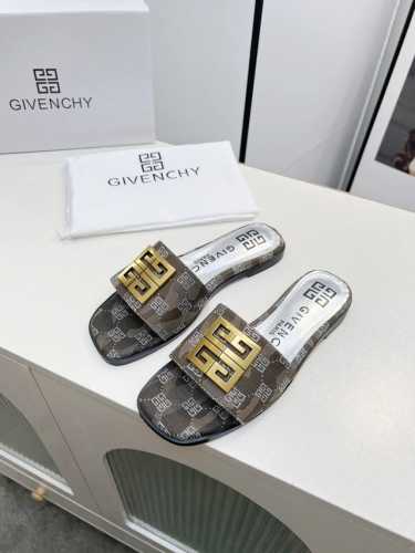 高版本GIVENCHY 纪梵希露趾平底拖鞋出货了，带有品牌标志的金属饰扣与金属质感的银色皮垫搭配，高端大气上档次。鞋面头层牛皮，内里羊皮，35-40码。41-4