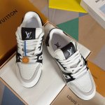 顶级版本：情侣款 LV TARINE路易威登L家 驴牌 情侣款 休闲 运动鞋 滑板鞋 原版购入开发 做货 本款LV Trainer 运动鞋选用牛皮革塑造繁复鞋面