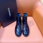 工厂直销 Chanel小香新款火爆高跟鞋，最新出小跟双C五金皮条饰扣，特显优雅气质高贵，鞋面：原版漆皮 牛油皮，真皮大底.码数35-39 40订做不退换