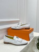 爱马仕 HerméS 乐福H 五金扣件单鞋 高品 原版工艺 白色黄里 款式经典 简约 此款主要对比的就是工艺 品质 爱马仕 HerméS 夏天开始不一样的夏天生