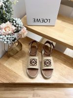 品牌:Loewe 品名:Loewe 罗意威 厚底凉鞋渔夫鞋女士帆布和牛皮革 Anagram 草鞋 颜色：兰色、杏色、黄色。 产 地:It 适用人群:Women