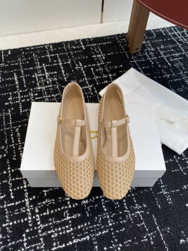 东莞代购级 the Row 25Ss 网面透气 芭蕾舞鞋 单鞋 满满的少女风 既摩登又复古的味道 非常的简约大气 不管是半身裙 连衣裙还是牛仔裤 它都能成为点睛