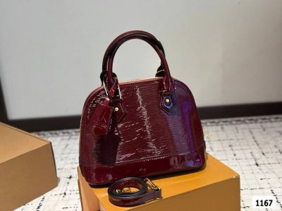 Lv新款贝壳包 很高级 可盐可甜 极致美感 绝美女孩就是你 尺寸25 18
