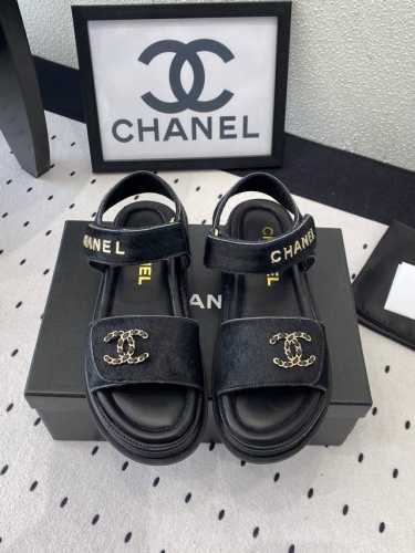 Chanel新款早春凉鞋 各大社交平台走秀爆款 目前最热门凉鞋之一 上脚柔软舒适 意大利进口马毛鞋面 羊皮垫脚 原版开模大底 Size: 35-40 41订做