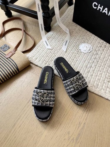Chanel 25K早春新款厚底拖鞋！ 顶级版本！抢先发售 鞋面定制面料 内里羊皮 防滑大底跟高4Cm 码数：35-40 定制不退不换