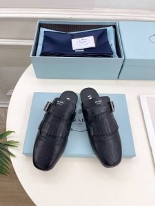 PRADA 普拉达 25 2025春夏新品 专柜走秀款复古流苏半拖鞋乐福鞋系列鞋面：原版高定制牛皮 内里：进口混种羊皮里大底：原版开模防滑大底跟高：平底 鞋码:
