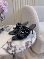 出厂价p Balenciag*经典铆钉机车拖鞋 甜酷Girl的最爱 上脚真的太辣了 辣妹必备 鞋面牛皮 原版开模五金 内里垫脚羊皮 意大利真皮大底 跟高 平底