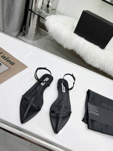 高品质出厂 平底小众潮牌网红款 Jil Sander 吉尔 桑达早春凉鞋系列！春夏最新爆款时髦平底尖头带子凉鞋 这款真的绝了 时髦到飞起 想不到有任何理由可以去