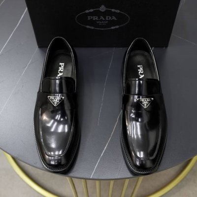 顶级原单 品牌：PRADA 普拉达 标准码：男码38 44 45可以定做 等级：官网同款 材料：原版牛皮面 牛皮内里 原版耐磨柔软大底 款式类别：商务休闲皮鞋