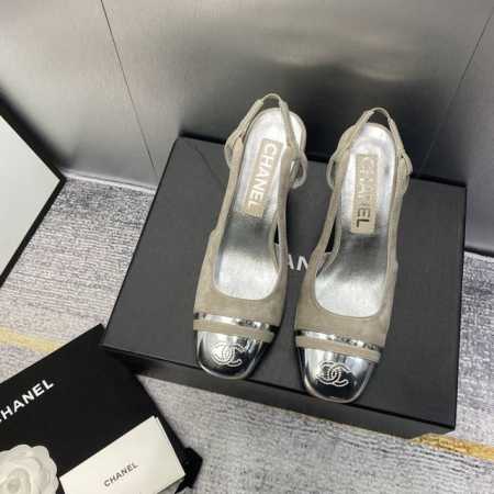 出厂价 CHANEL2024早春香奈儿 拼色后空凉鞋 7.5跟高 大爆款，每期经典款都被抢光，超级柔软，上脚无敌柔软舒适，今年衣橱的top31肯定属它了！上脚美 - 点击图像关闭
