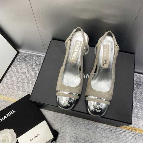 出厂价 CHANEL2024早春香奈儿 拼色后空凉鞋 7.5跟高 大爆款，每期经典款都被抢光，超级柔软，上脚无敌柔软舒适，今年衣橱的top31肯定属它了！上脚美