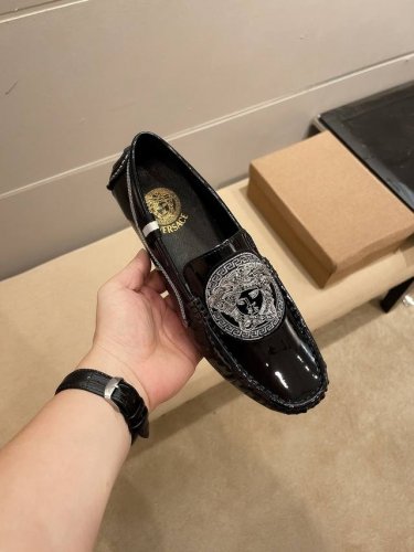 实价 Verace 范思哲官方高品质男士豆豆鞋，最新元素潮爆全球，官网火爆热卖，原版版本，专柜一比一，鞋面意大利进口原版头层牛漆皮 绝对高端 原版防滑大底，舒适