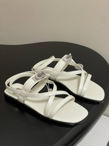 顶级品质 Hermes 爱马仕 June Sandal系列 H家Kelly扣细带罗马凉鞋 小牛皮凉鞋，搭配经典镀钯Kelly鞋扣和袢带。打造简约造型，可谓夏日良