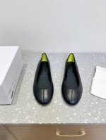 phoebe philo 小众潮牌 25Ss独家发售 鞋头缝线 圆头 芭蕾舞 单鞋 整体绵羊皮 的质感简直不要太爱 不同于漆皮的亮眼夺目 太过于闪耀 喜欢低调的