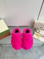 女 ￥ 男+20 MARNI Sabot马毛拖鞋 一款巨型潮流四季包头马毛拖，让它成为了一道靓丽的风景线，质感让你的美足更加美丽、信心、舒心十足，不管居家还是外