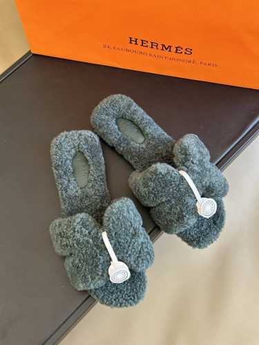 顶级版本 Herme s #皮毛一体卷糕毛H拖鞋 H家 H小卷羔羊毛拖鞋 经典色+23新配色 选用高密度皮毛一体材质，毛质为剪糕小卷毛，视觉温婉可爱 鞋底为意大