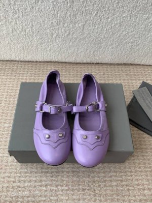 Balenciaga 25Ss 早秋新款芭蕾舞鞋无愧是巴黎世家出的芭蕾鞋都满满的复古感！ 这款专柜超级难买门店限定可不是随便一家专柜都有售的 鞋面全部对版做了手