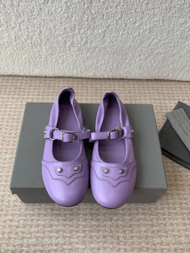 Balenciaga 25Ss 早秋新款芭蕾舞鞋无愧是巴黎世家出的芭蕾鞋都满满的复古感！ 这款专柜超级难买门店限定可不是随便一家专柜都有售的 鞋面全部对版做了手
