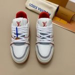 2024升级顶级版本 同步官网中底荧光防伪线，芯片版本 LV男士休闲动动鞋 Trainer情侣鞋白水泥2代系列 专柜原版开发，顶级复刻，采用进口小牛皮，撞色设计