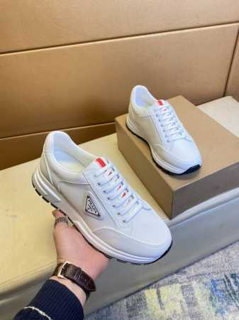 独家首发 原单品质 普拉达～独特现代风运动鞋。休闲乐福原版皮 牛里 拒绝脱色磨脚 鞋底：原厂特供原版底，超酷 系带走路都带风风格设计 超舒服耐磨防滑原版底 。就 - 点击图像关闭