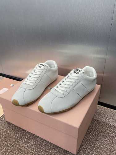 工厂价 Miumiu 2024高定系列走秀新款系带休闲运动女鞋 缪缪明星同款字母logo圆头拼色阿甘跑鞋材质:鞋面进口小牛皮 进口羊猄皮+水染羊皮内里+原版开模