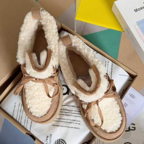 顶级版本： UGG 油叽叽 经典款 厚底 坡跟 系带短靴 毛靴 原版购入开发 做货 UGG这款高跟雪地靴真的打破了传统以来厚底靴的风格，太有设计个性了，深得少女